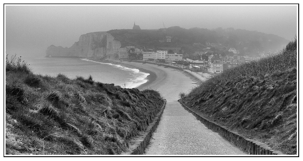 pente.jpg - En descendant vers la plage d'Etretat